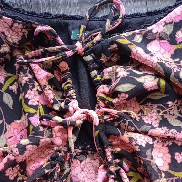 Wild Fable Pink Black Floral Blouse Women’s Small Dressy Top - Picture 3 of 4